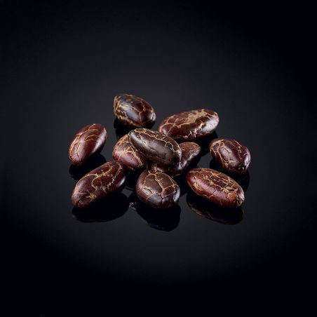 Dehusked Columbian cocoa beans