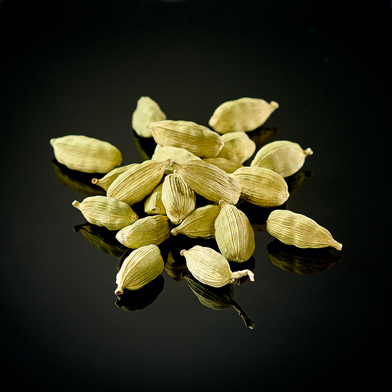 Jumbo green cardamom from Guatemala Whole spices Le Comptoir des...