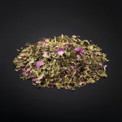 Green tea with rose and saffron