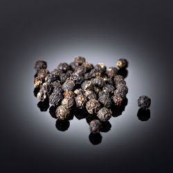 Organic whole black pepper from the Bolaven plateau