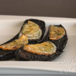 Chèvre chaud sur canapé d'aubergine