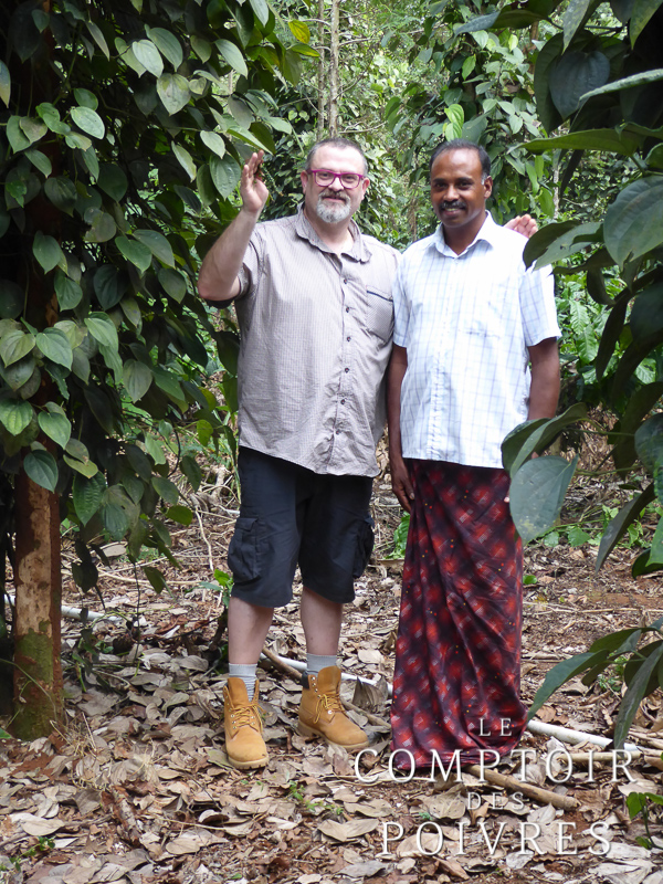 Olivier Derenne avec le producteur du poivre du Kérala