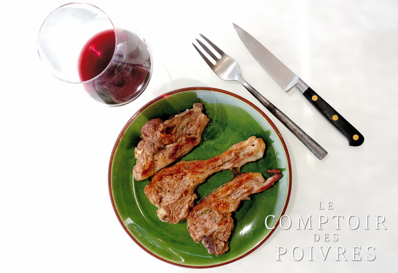 Côtes d'agneau aux herbes et poivre des oiseaux