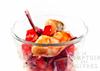 Salade de chou rouge, grenade et gambas