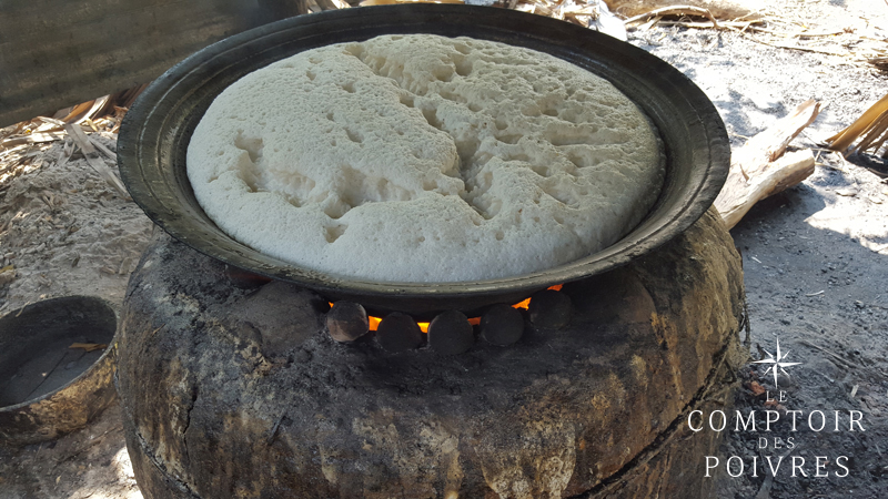 Cuisson de la sève de fleur de palmier